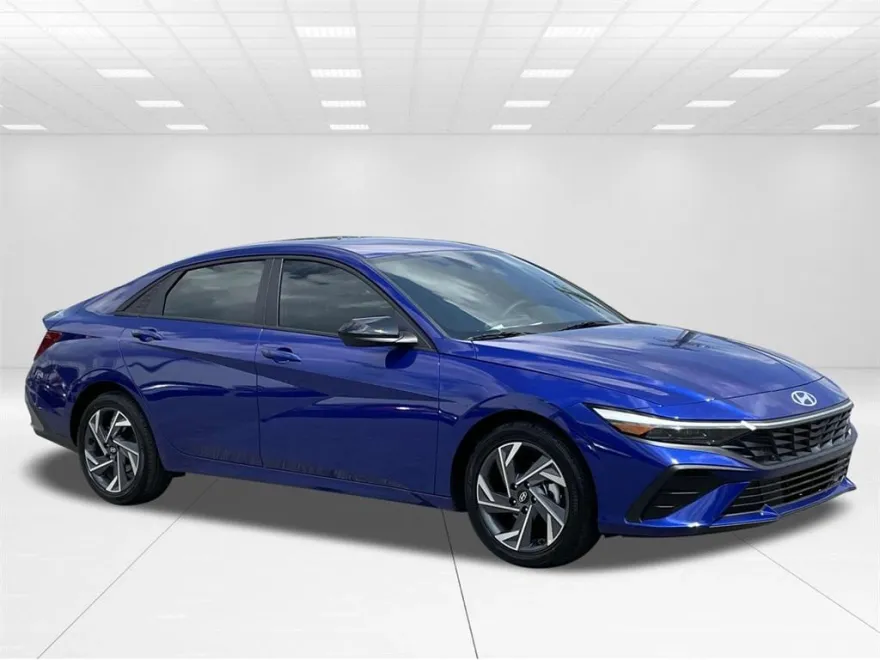 2025 Hyundai Elantra SEL Sport photo 1