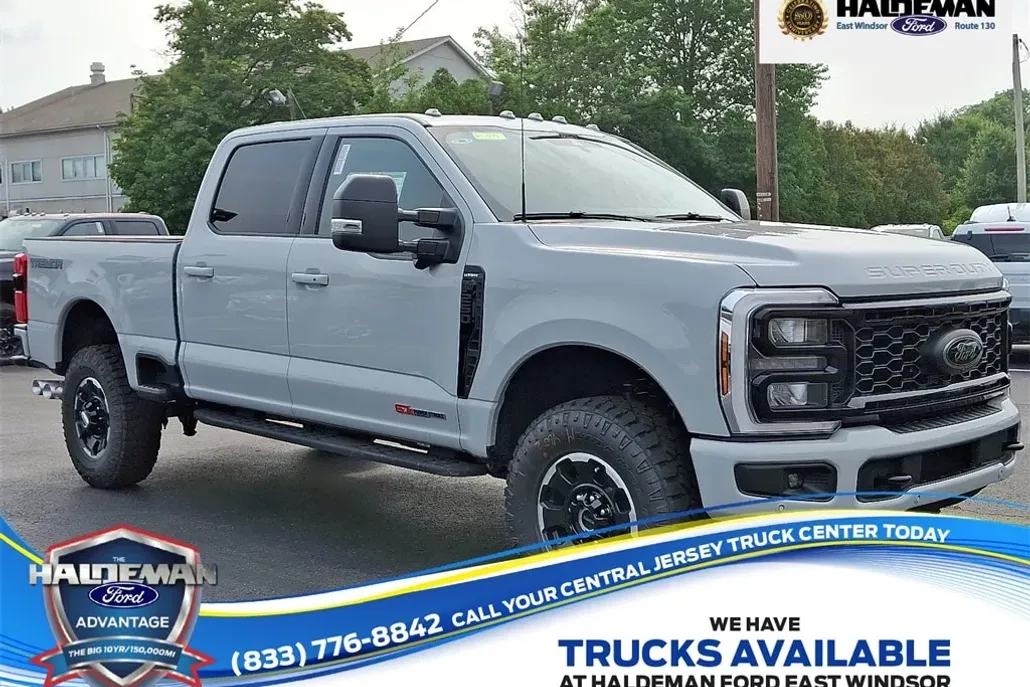 2025 Ford F-250 Lariat photo 1