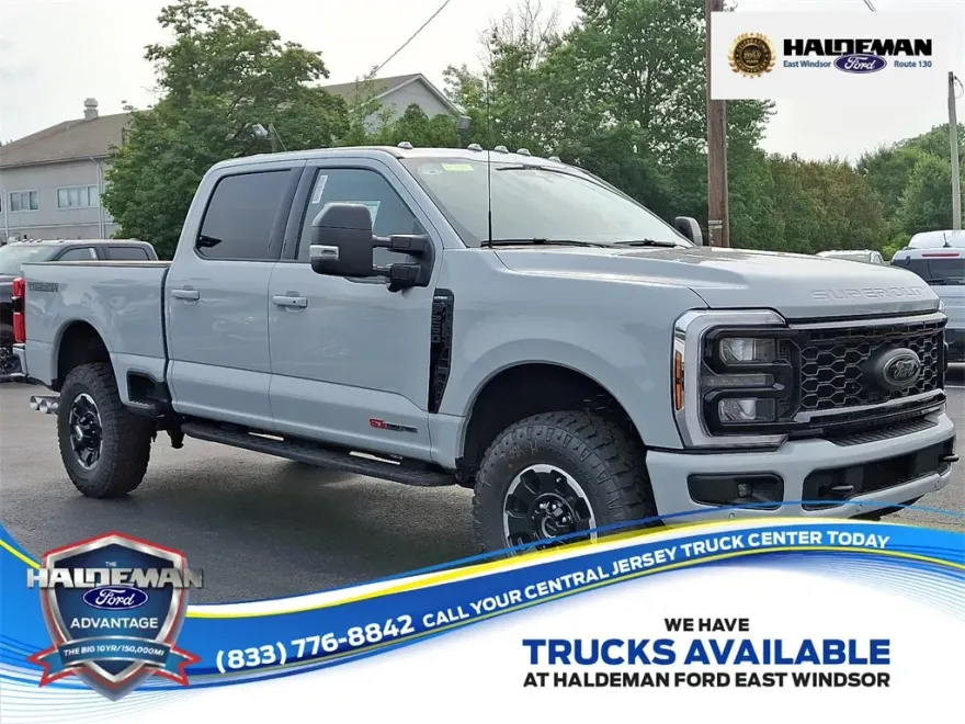 2025 Ford F-250 Lariat photo 1