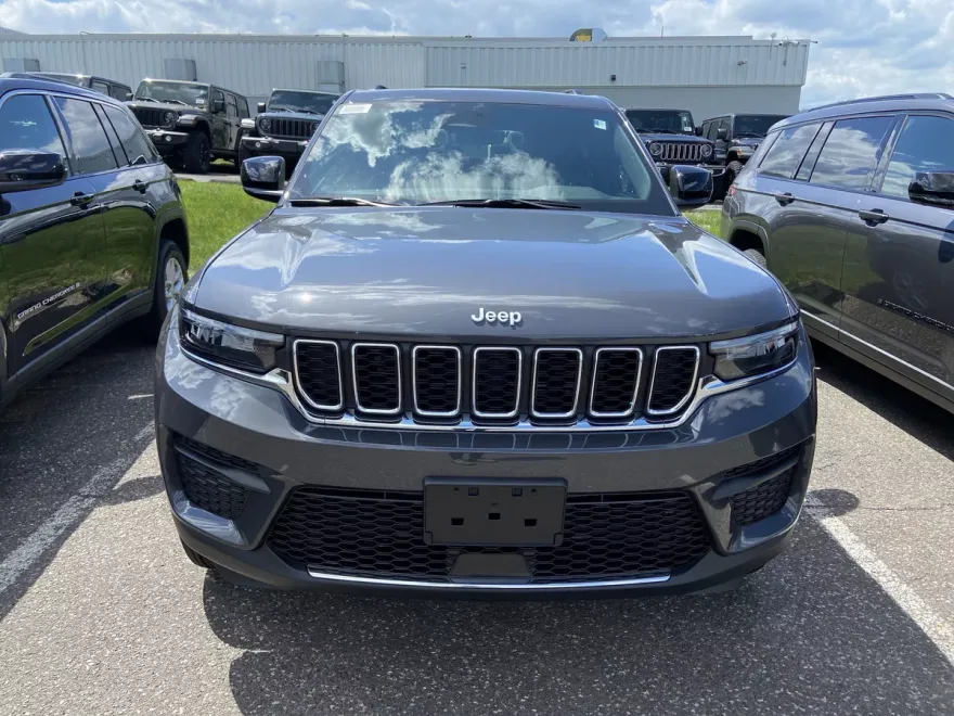 2025 Jeep Grand Cherokee Laredo X photo 1