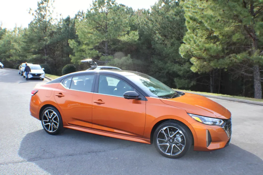 2025 Nissan Sentra SR photo 1