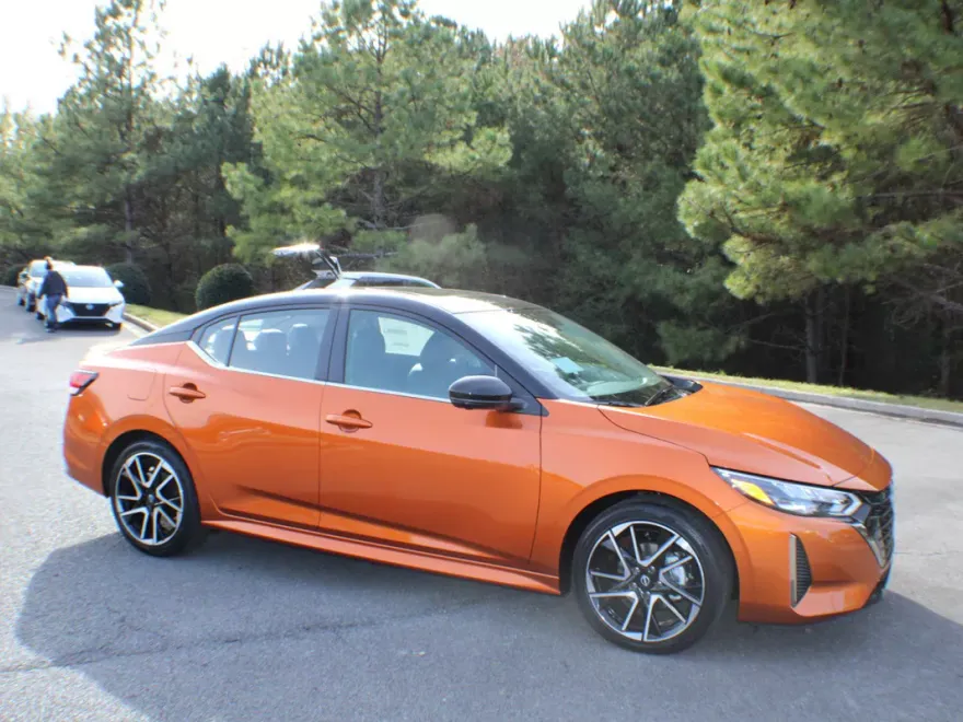 2025 Nissan Sentra SR photo 1