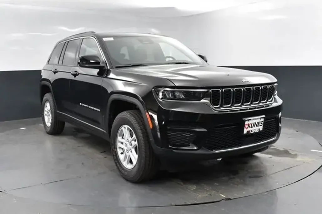 2025 Jeep Grand Cherokee Laredo photo 1