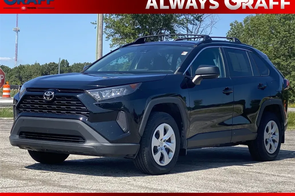 2021 Toyota RAV4 LE photo 1