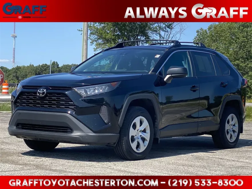 2021 Toyota RAV4 LE photo 1