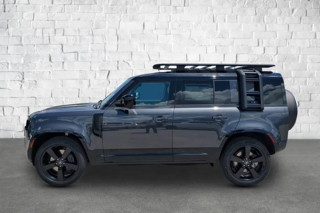 2025 Land Rover Defender 110 X-Dynamic SE photo 1