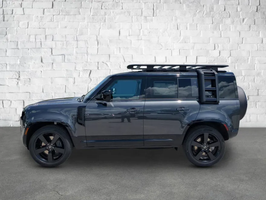 2025 Land Rover Defender 110 X-Dynamic SE photo 1