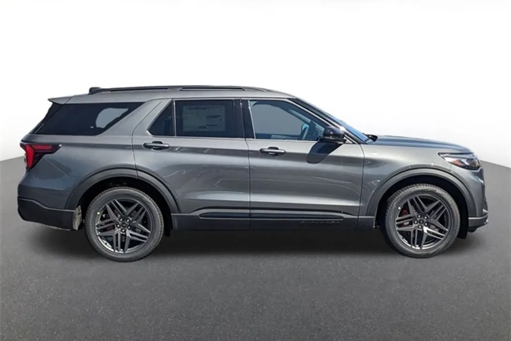 2025 Ford Explorer ST-Line photo 1