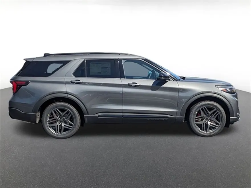 2025 Ford Explorer ST-Line photo 1