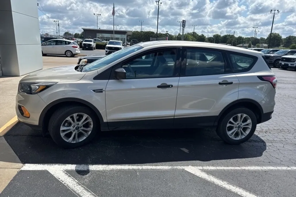 2018 Ford Escape S photo 1