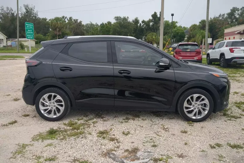 2022 Chevrolet Bolt EUV photo 1