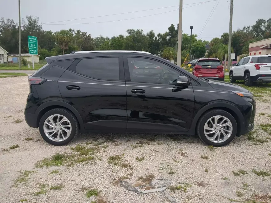 2022 Chevrolet Bolt EUV photo 1