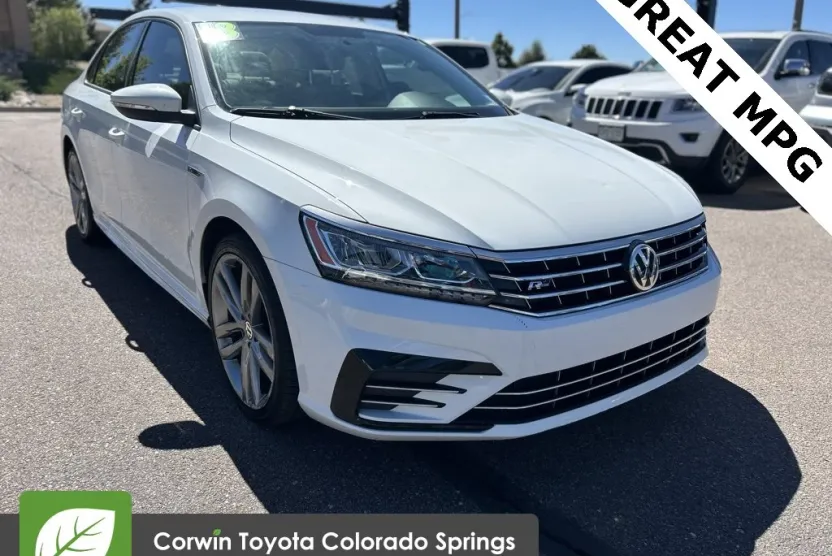 2018 Volkswagen Passat 2.0T R-Line photo 1