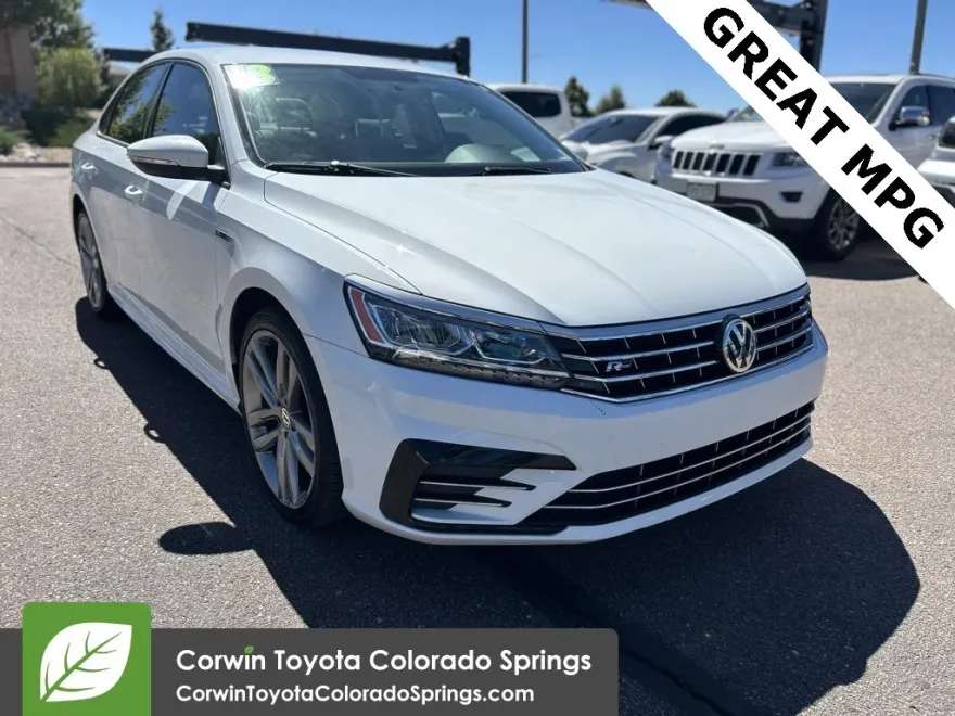 2018 Volkswagen Passat 2.0T R-Line photo 1