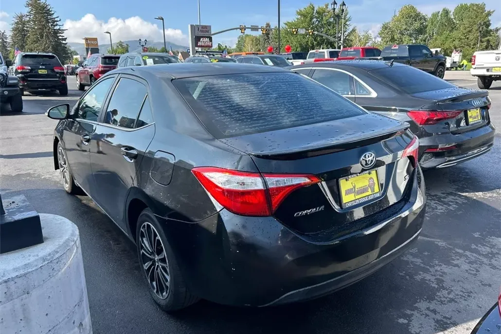 2015 Toyota Corolla L photo 1