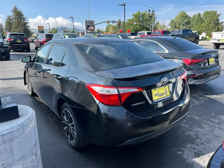 2015 Toyota Corolla L photo 1
