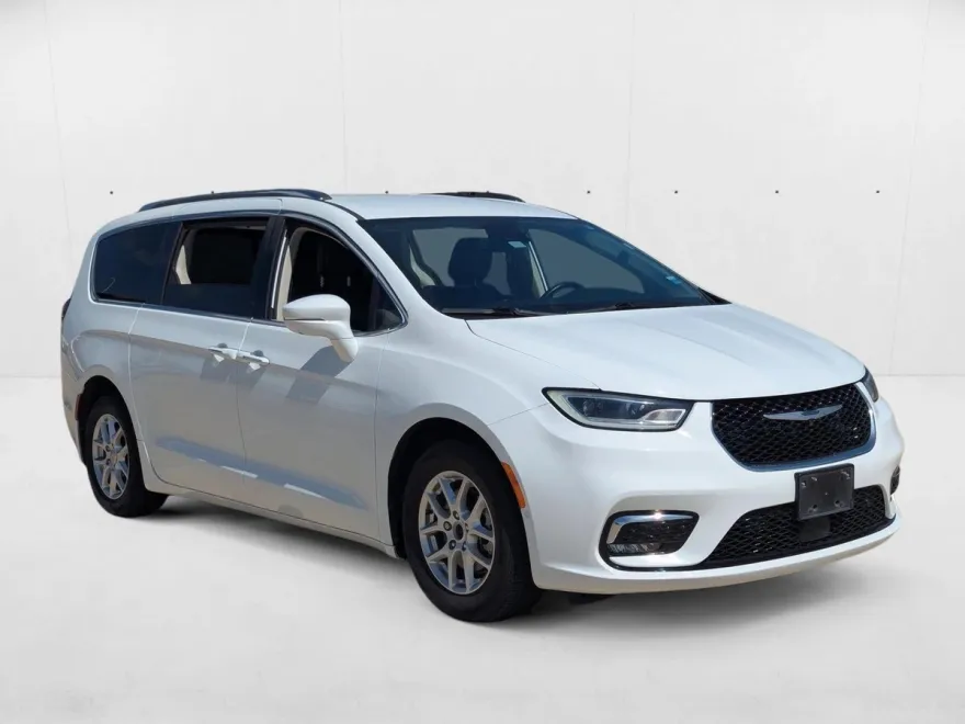 2021 Chrysler Pacifica Touring L photo 1