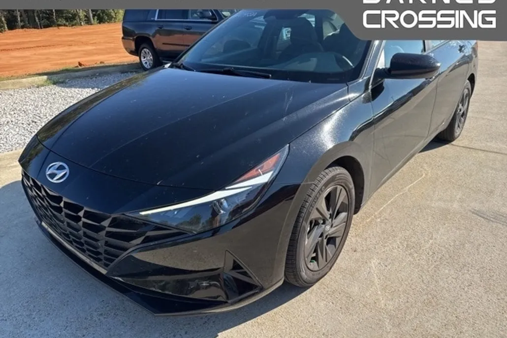 2023 Hyundai Elantra SEL photo 1