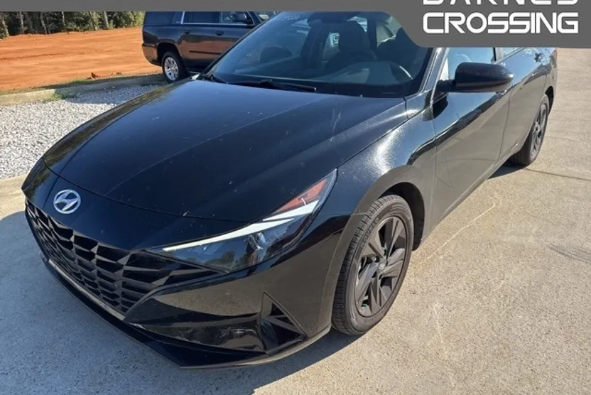 2023 Hyundai Elantra SEL photo 1