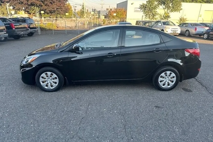 2015 Hyundai Accent GLS photo 1