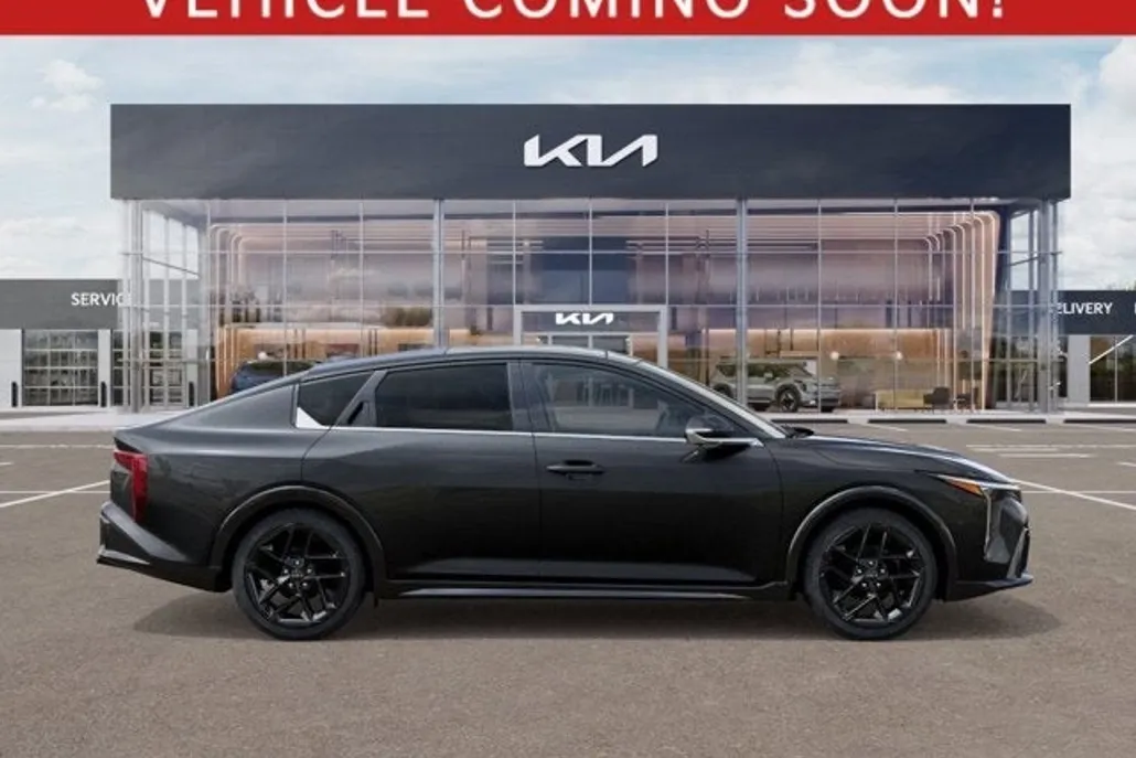 2025 Kia K4 GT-Line Turbo photo 1