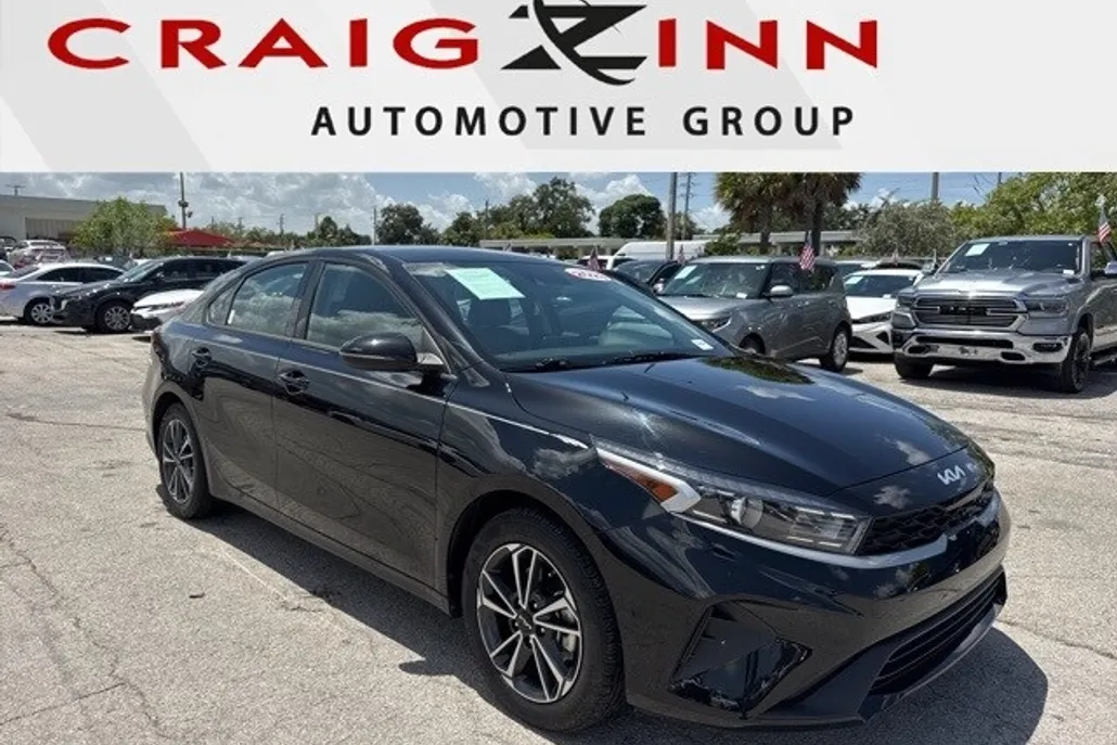 2023 Kia Forte LXS photo 1