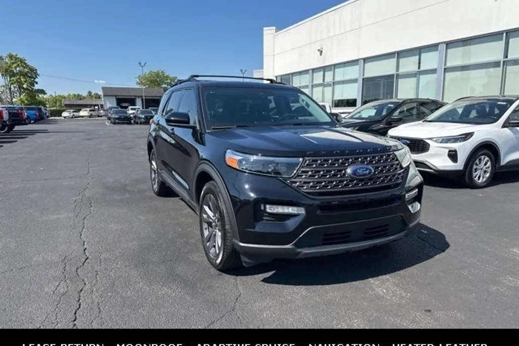 2023 Ford Explorer XLT photo 1