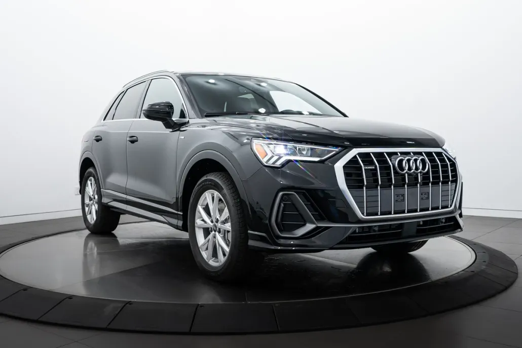 2025 Audi Q3 S line Premium Plus photo 1