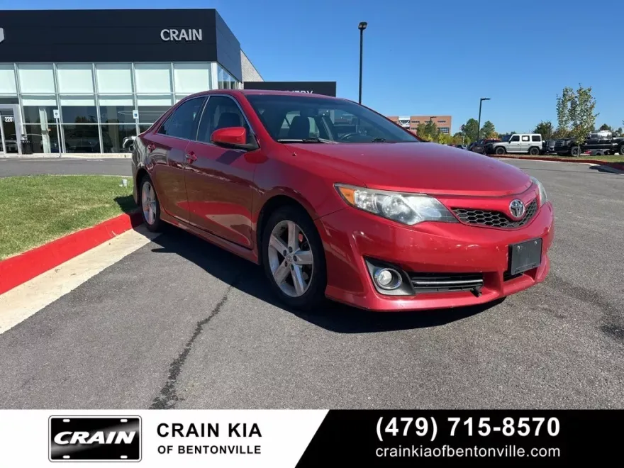 2014 Toyota Camry SE photo 1