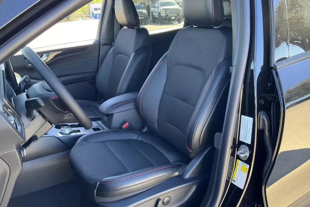 2025 Ford Escape ST-Line photo 1