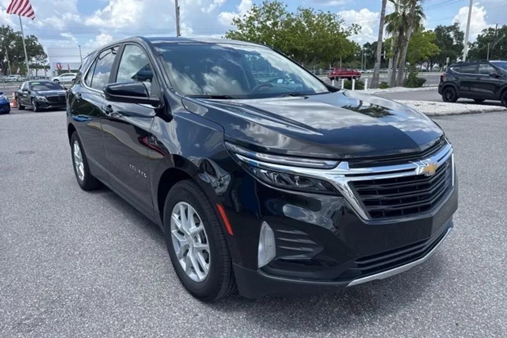 2022 Chevrolet Equinox LT photo 1