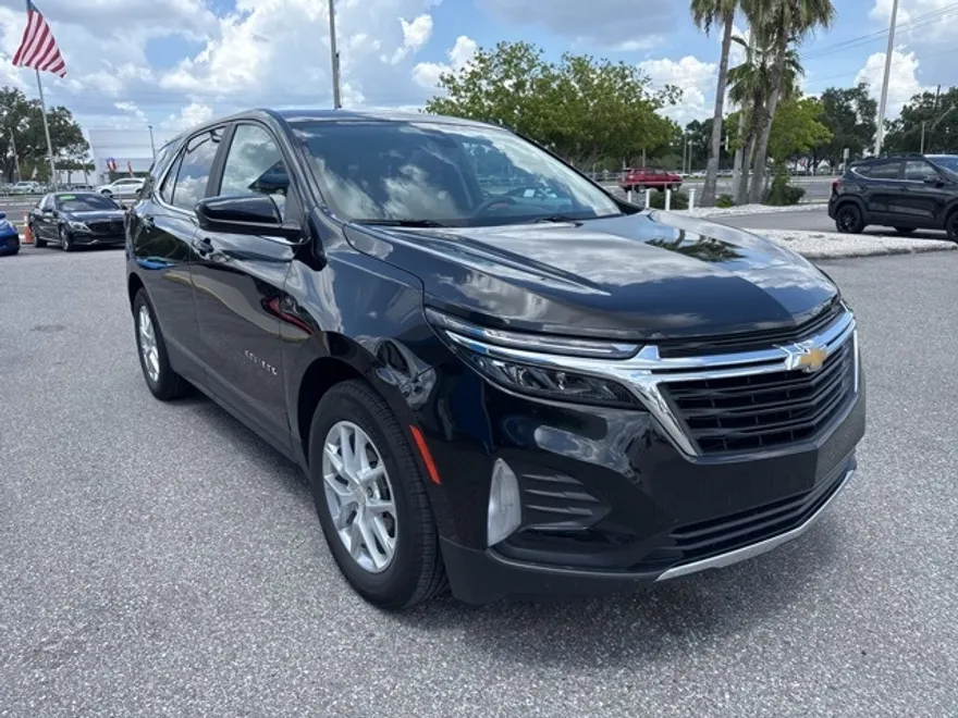 2022 Chevrolet Equinox LT photo 1