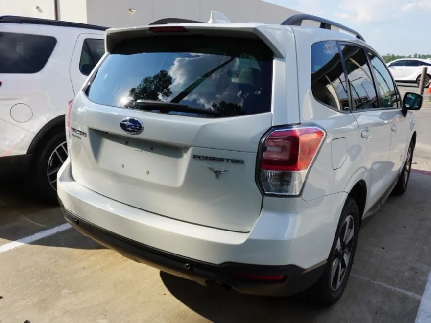 2018 Subaru Forester Premium photo 1