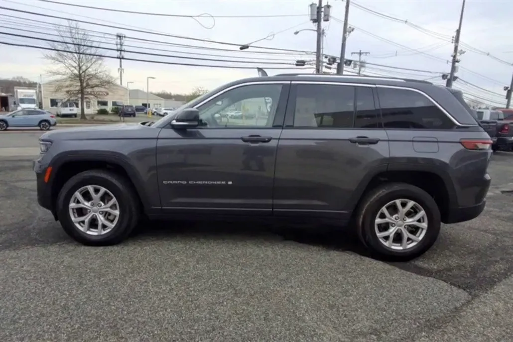 2022 Jeep Grand Cherokee Limited photo 1