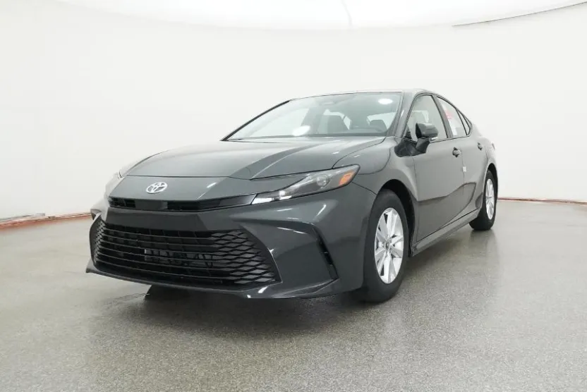 2025 Toyota Camry LE photo 1