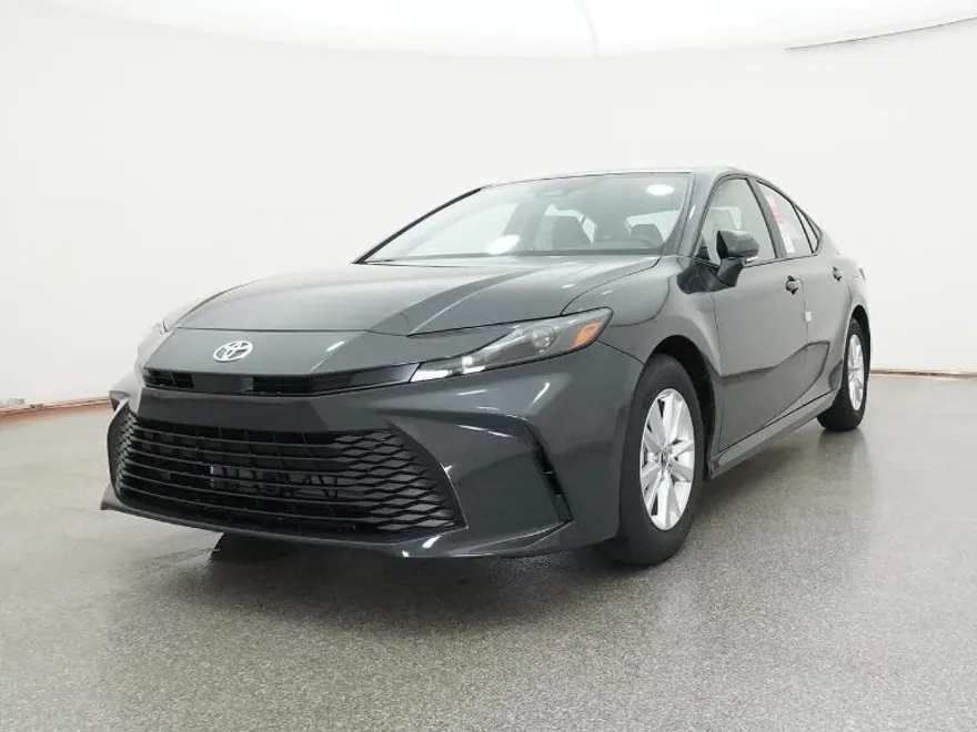 2025 Toyota Camry LE photo 1