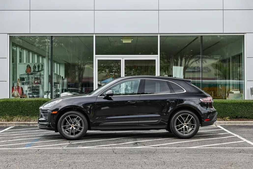 2024 Porsche Macan T photo 1