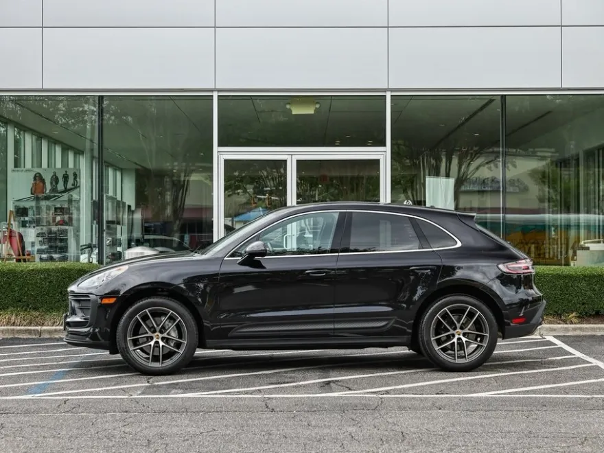 2024 Porsche Macan T photo 1
