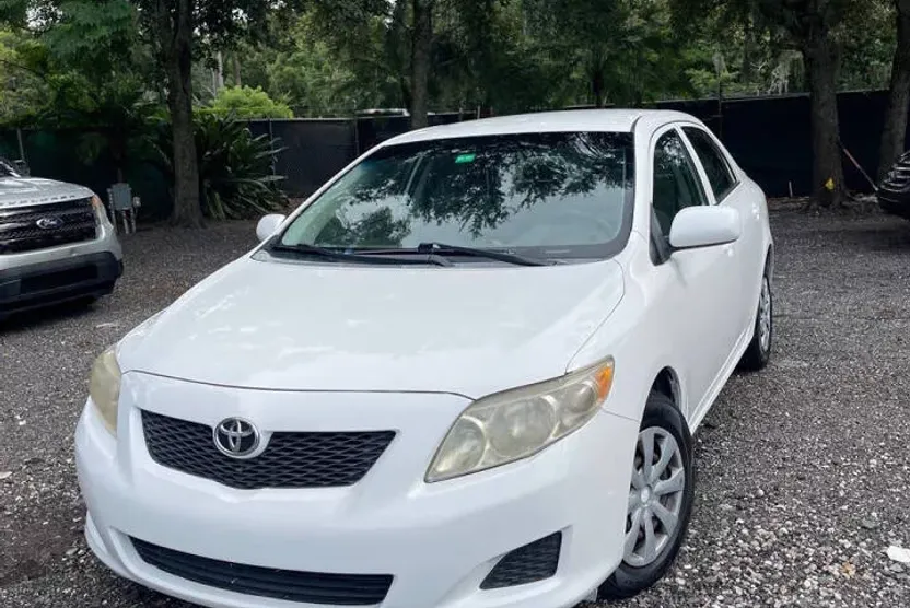 2010 Toyota Corolla LE photo 1