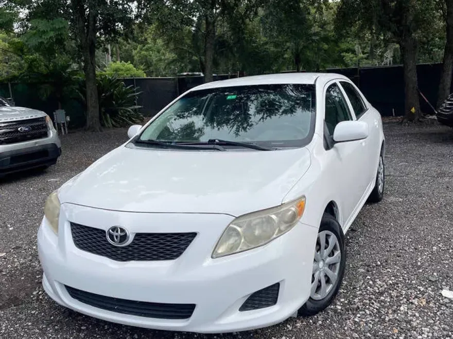 2010 Toyota Corolla LE photo 1