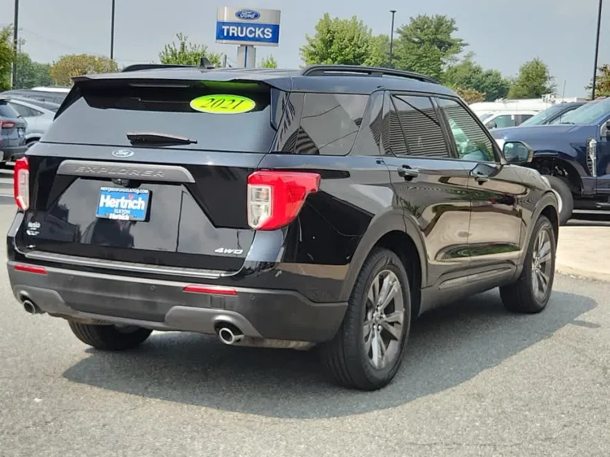 2021 Ford Explorer XLT photo 1