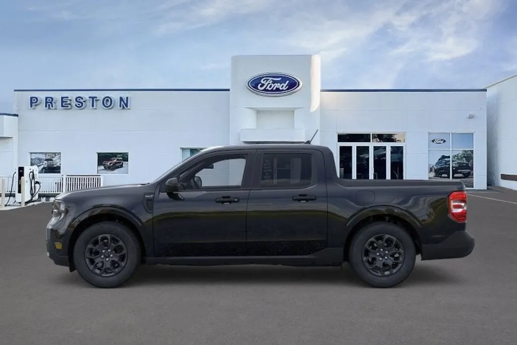 2025 Ford Maverick XLT photo 1