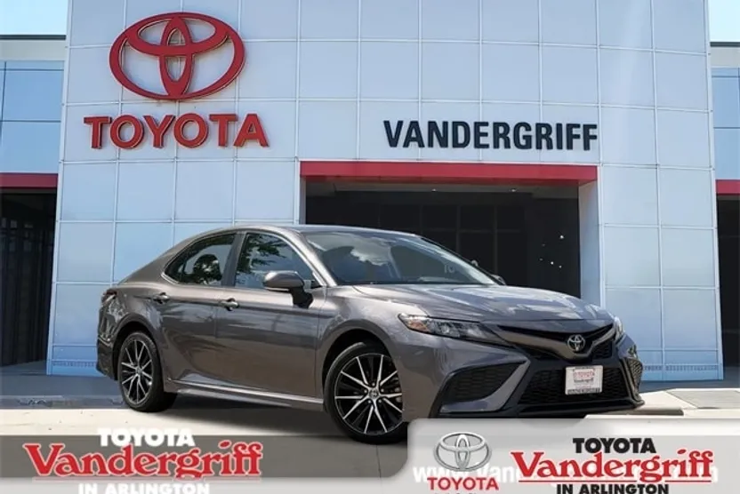 2024 Toyota Camry SE photo 1