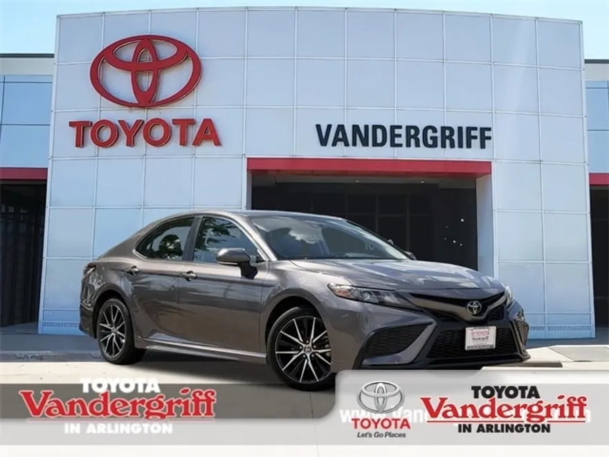 2024 Toyota Camry SE photo 1