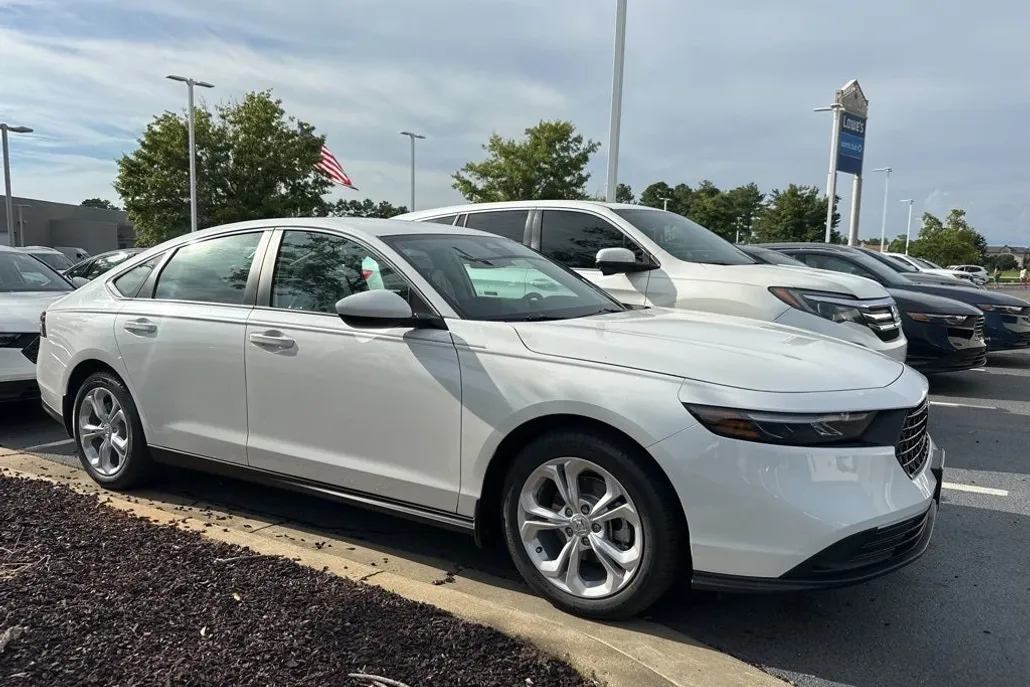 2025 Honda Accord LX photo 1