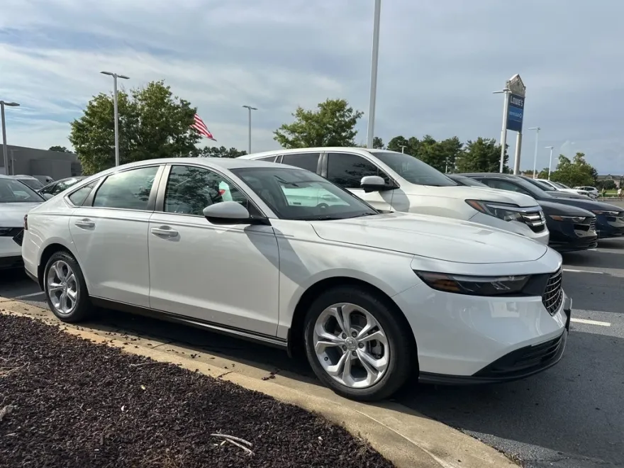 2025 Honda Accord LX photo 1