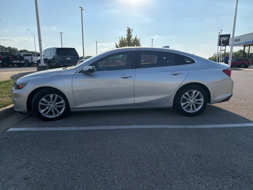 2018 Chevrolet Malibu 1LT photo 1