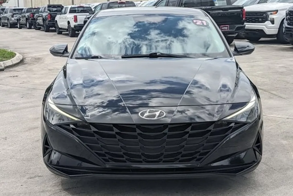 2021 Hyundai Elantra SEL photo 1