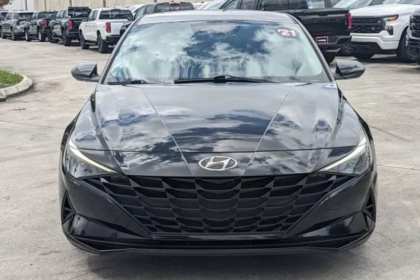 2021 Hyundai Elantra SEL photo 1