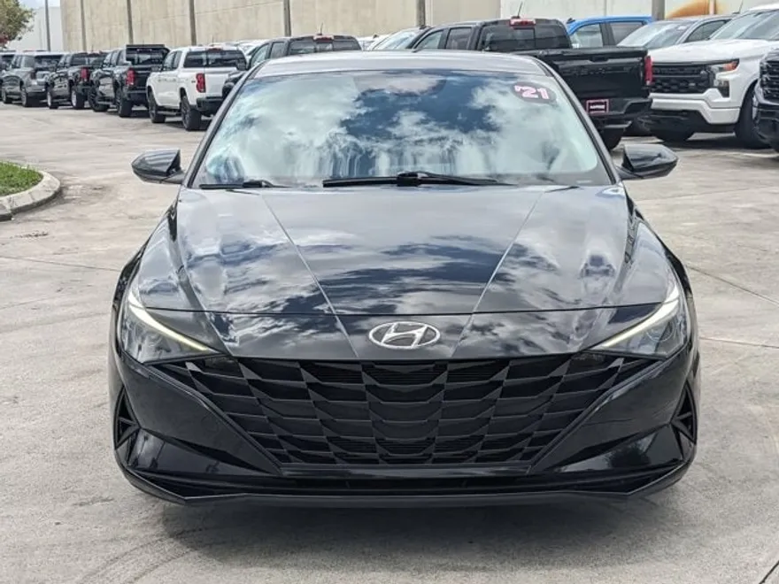 2021 Hyundai Elantra SEL photo 1